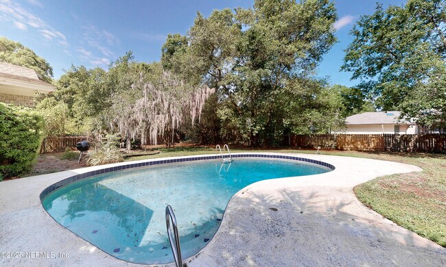 Building Photo - 3812 Buckskin Trail E