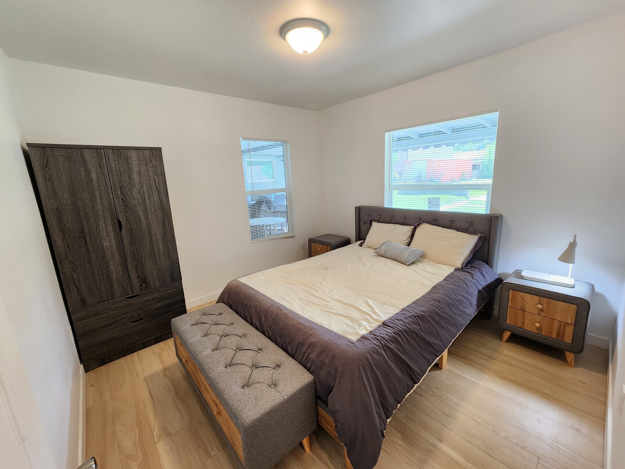 Building Photo - 9682 Sunland Blvd