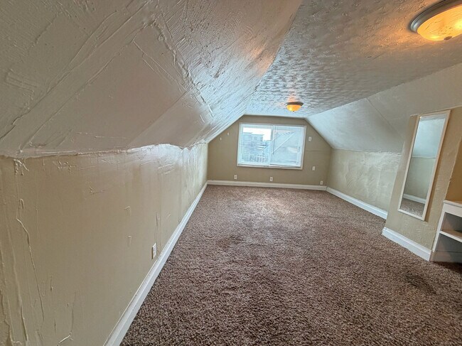 Building Photo - 1490 Indianola Ave