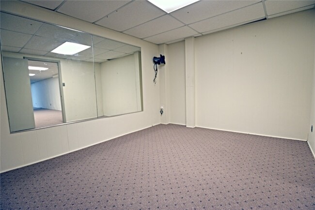 Building Photo - 2235 N Ballas Rd