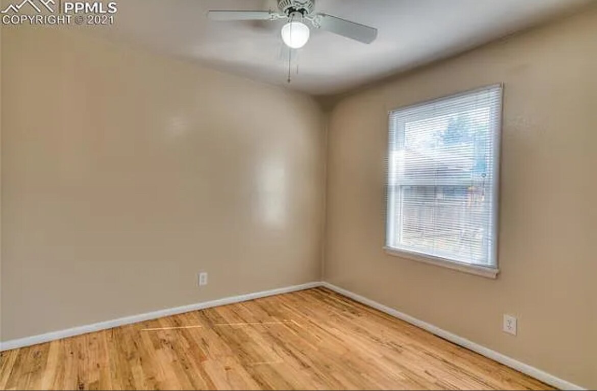 Second back bedroom with closet - 3121 N Arcadia St