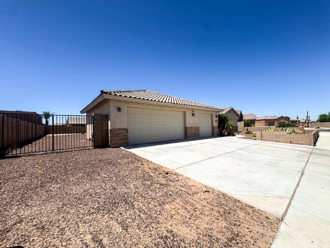 Building Photo - Exquisite 4-Bedroom, 3-Bath Haven in Sierr...