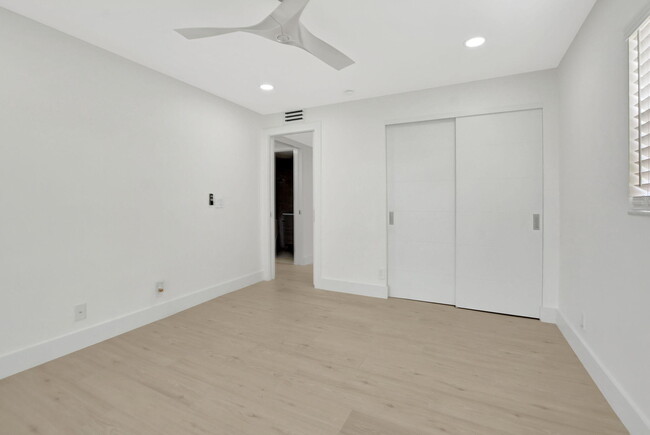 Building Photo - 969 Normandy U
