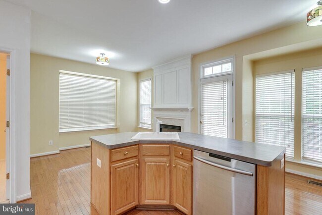 Building Photo - 43794 Virginia Manor Terrace