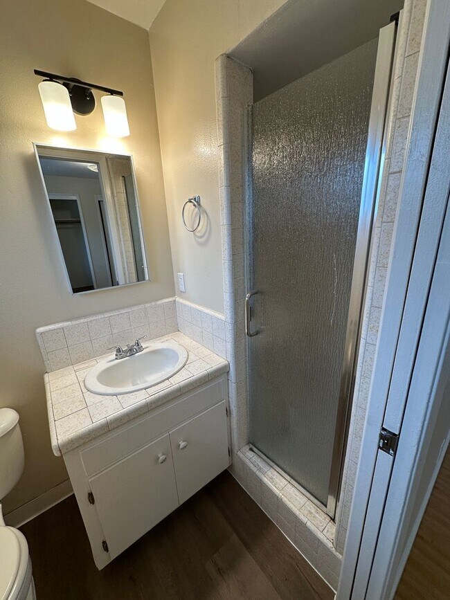 Building Photo - 852 W Hacienda Ave