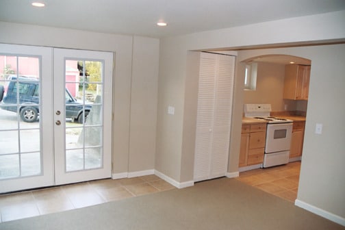 Building Photo - 2 Bedroom Duplex Apartment near Green Lake!