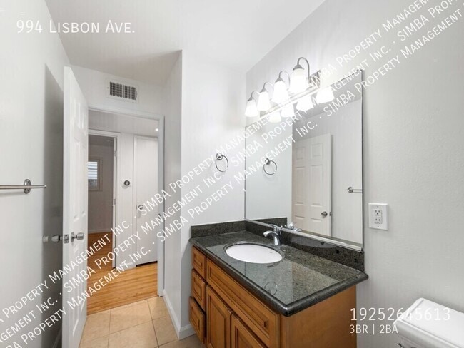 Building Photo - 994 Lisbon Ave