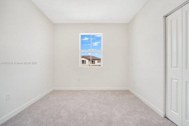 Building Photo - 2805 SE 26th Ave