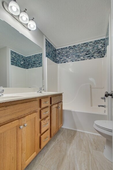 Building Photo - 4910 Court Dr