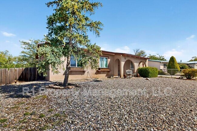Building Photo - 2702 Avenida Del Sol