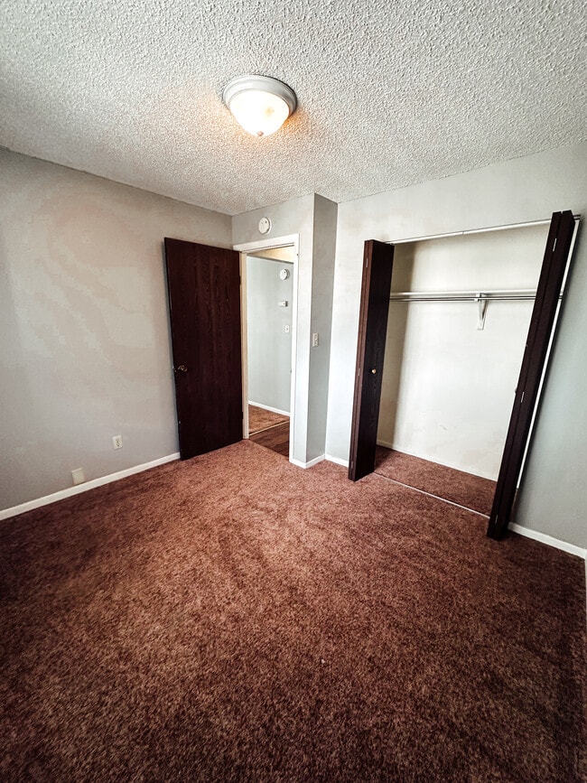 Building Photo - 1627 W Maple St