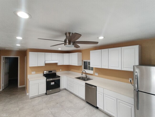 Building Photo - 2 br, 2 bath House - 739 D St