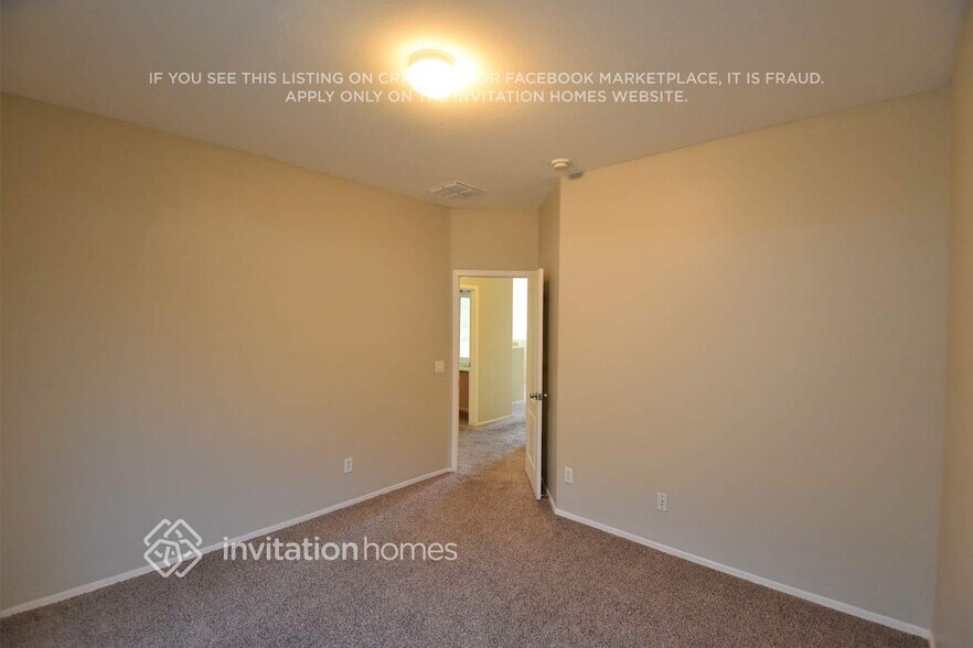Building Photo - 4825 W Ellis St