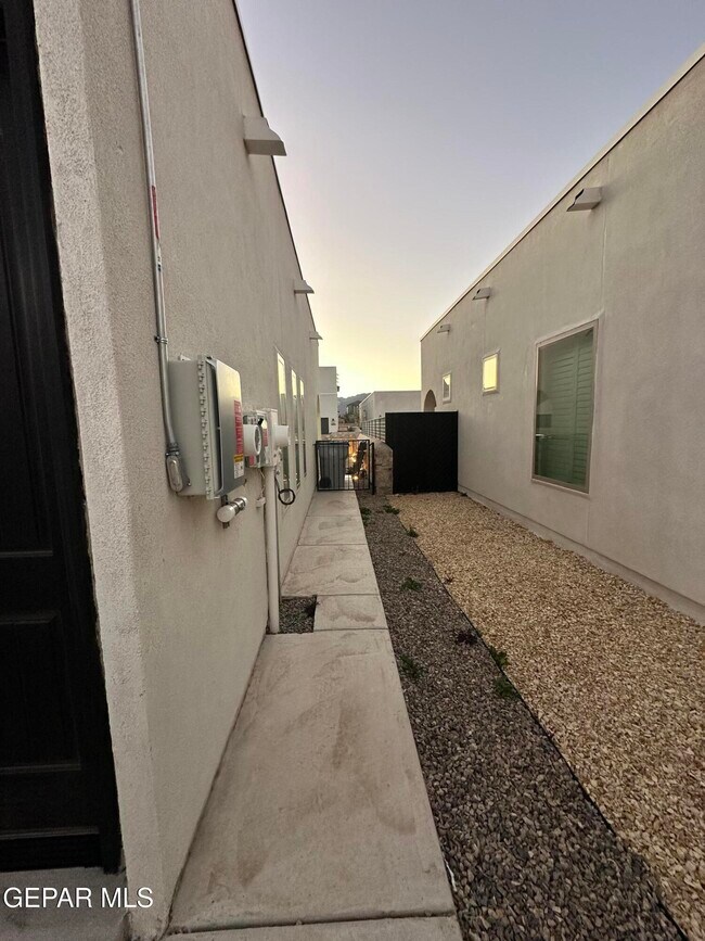 Building Photo - 10729 Deion Sanders Dr