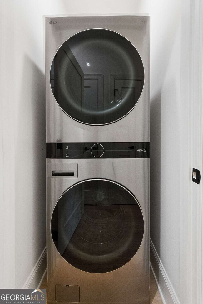 Building Photo - 11 Bourbon St