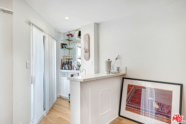 Building Photo - 339 N Oakhurst Dr