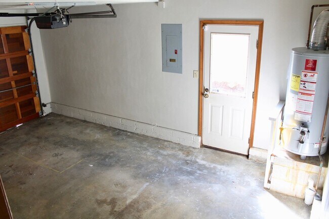 Building Photo - Chicks Beach Living! 3BR/2.5BA - Attached Garage, Private Cul-de-sac- Minutes to the BAY!