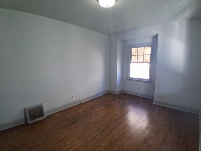 Building Photo - 28 S Virginia Ave