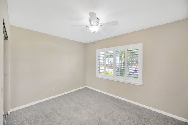 Building Photo - 2 BR, 2 BA Home in the Mainlands on the 18...