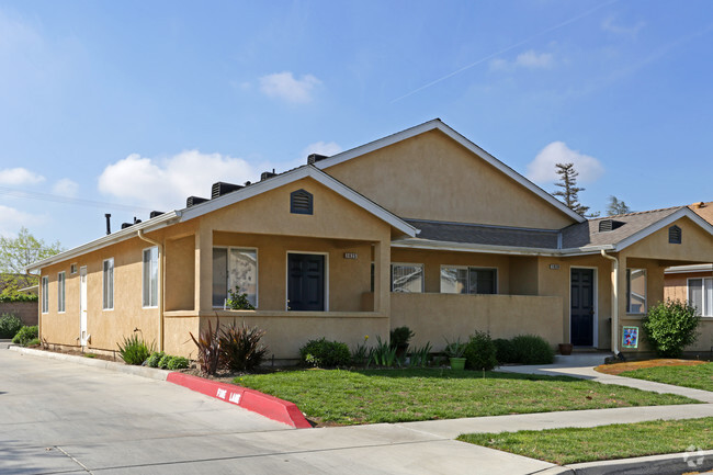 Building Photo - The Villas at Westgate