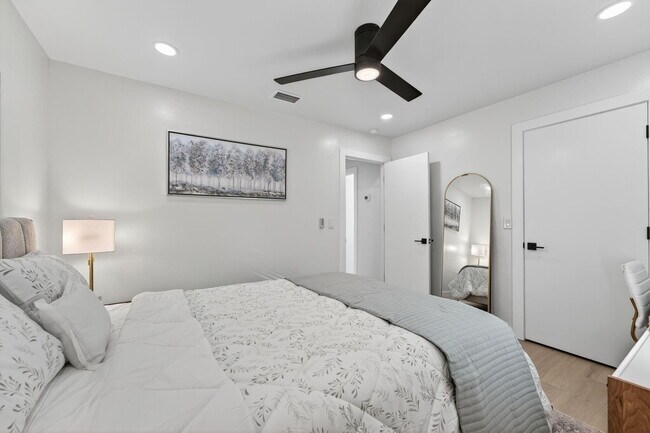 Building Photo - 800 Tropic Isle Dr