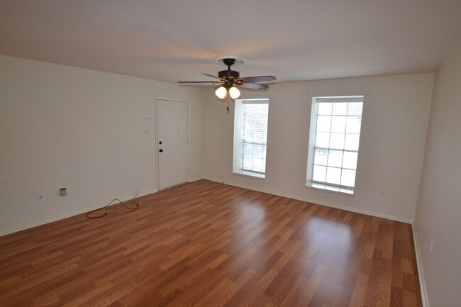 Building Photo - MOVE IN SPECIAL!  Newly updated, 2 bedroom, 2 bath Condo at Westdale Club Condos