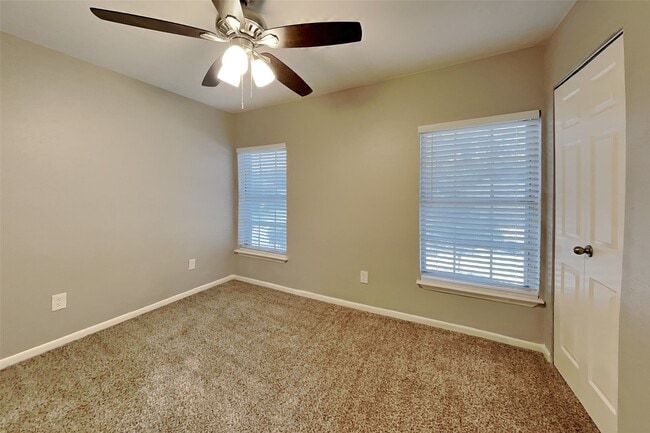 Building Photo - 5602 Sage Manor Dr