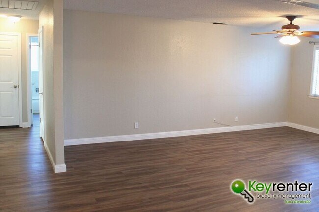 Building Photo - 3414 Surrey Ct