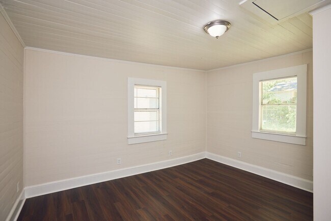 Building Photo - Mitchell