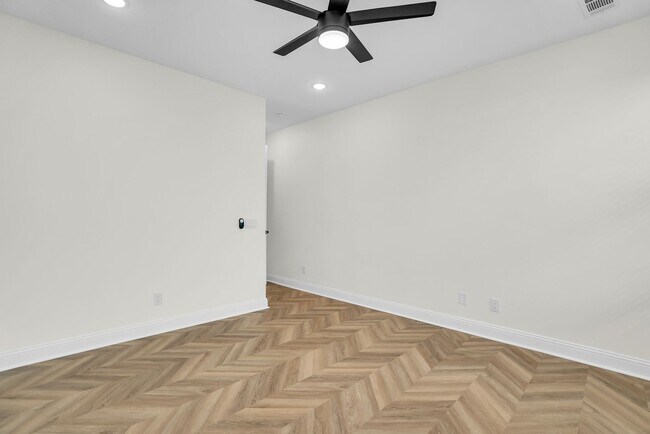 Building Photo - East Duffy Street