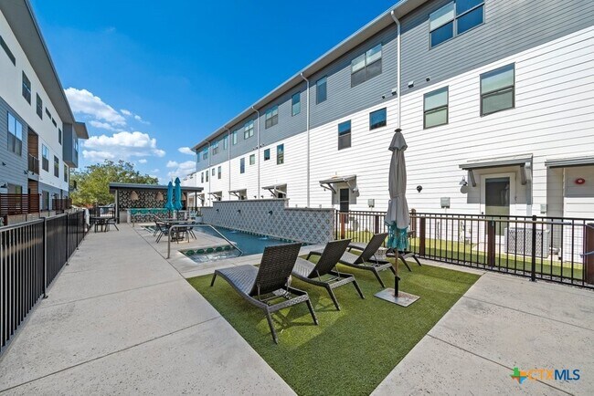 Building Photo - 1208 N Academy Ave