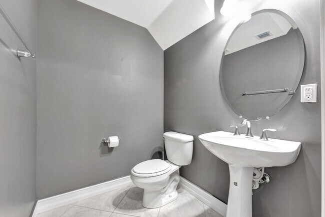 Building Photo - 10850 NW 74th Dr