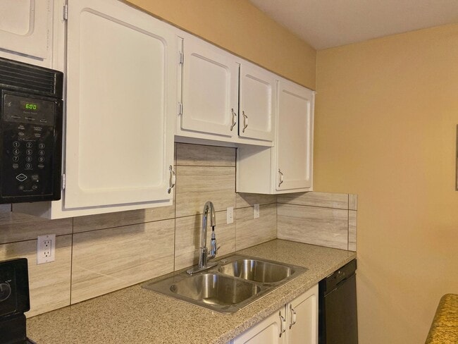 Building Photo - OPEN HOUSE ON coming $1695 3BR 2BA REMODELED HOUSE-TILE, GRANITE, ISLAND, REMODELED