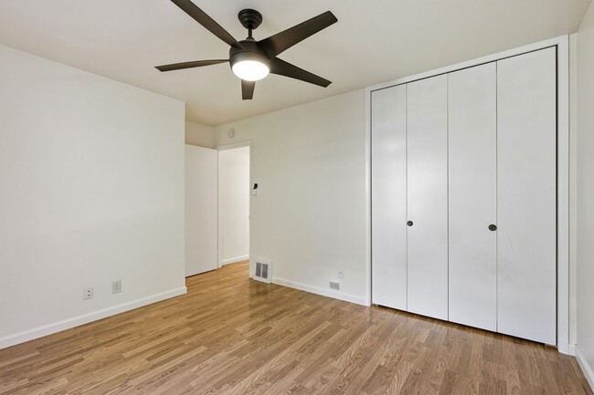 Building Photo - Spacious Three Bedroom Home in Forest Knol...