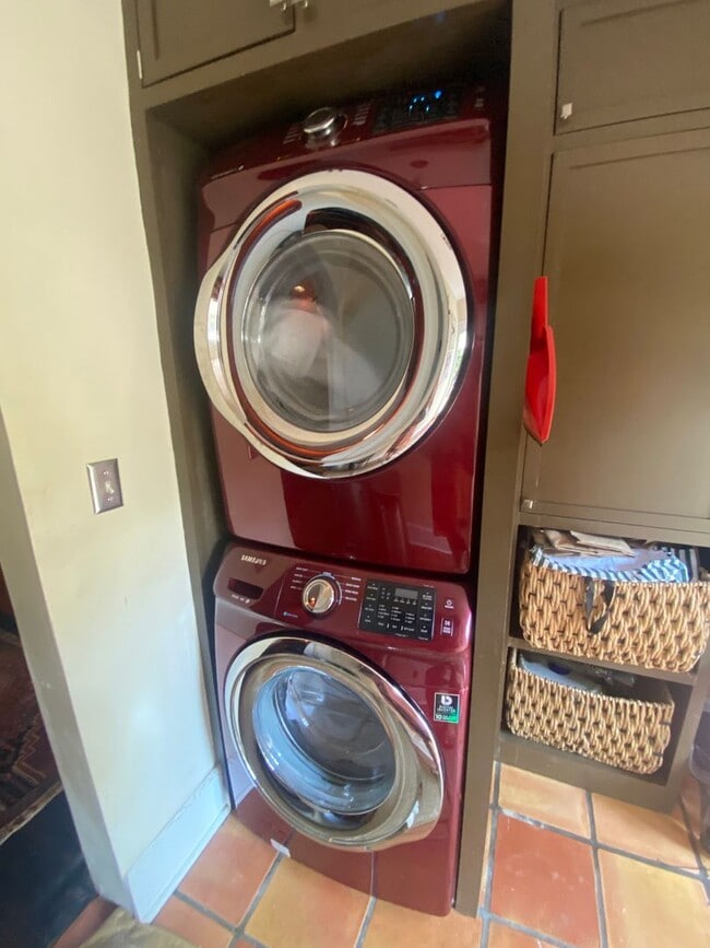 Building Photo - 3 BED | 2 BATH | GATED BACKYARD | ARDSLEY PARK