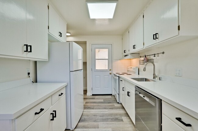 Building Photo - 800 W Hacienda Ave