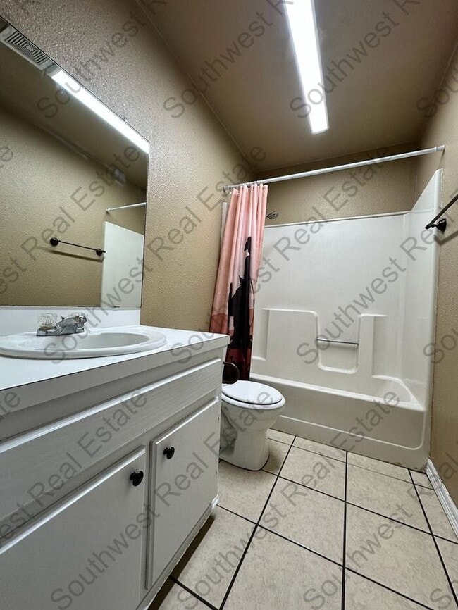 Building Photo - Nice 2 bed 1 bath apt in Portales - All Bills Paid!