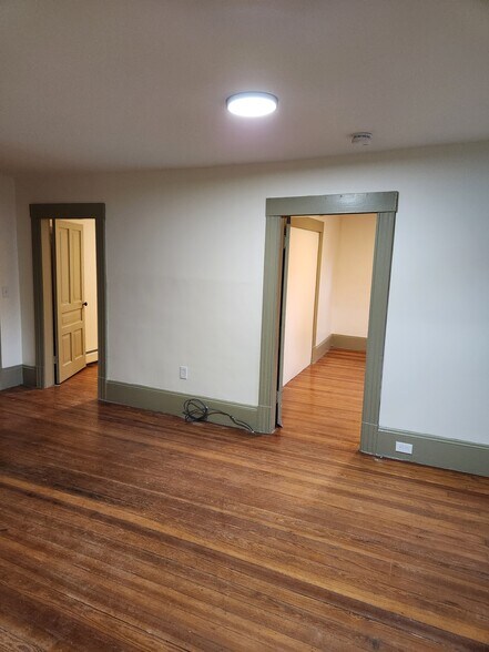 Building Photo - 4 Lawn Ave