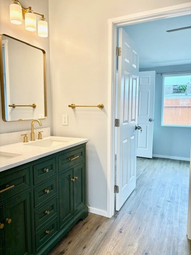 Building Photo - Terrace Ave Triplex- LT
