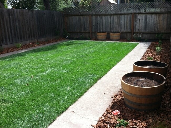 Building Photo - 332 6th Ave