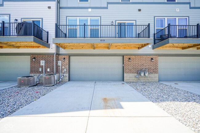 Building Photo - 8239 Bostic Dr