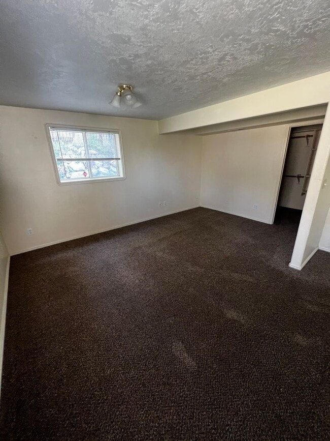 Building Photo - Great Property South of Town