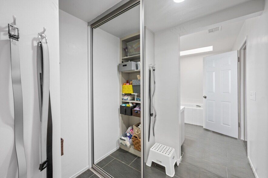 Building Photo - 78990 Bayside Ct