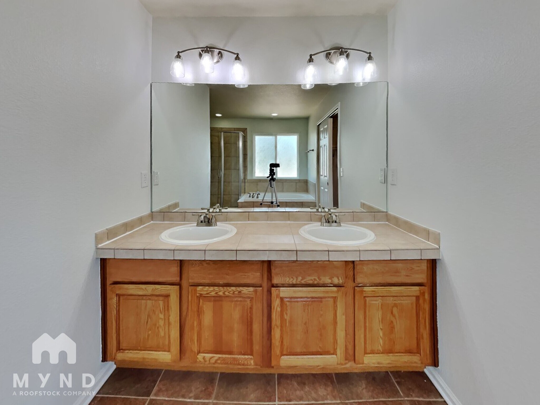 Building Photo - 7704 Autumn Leaf Way