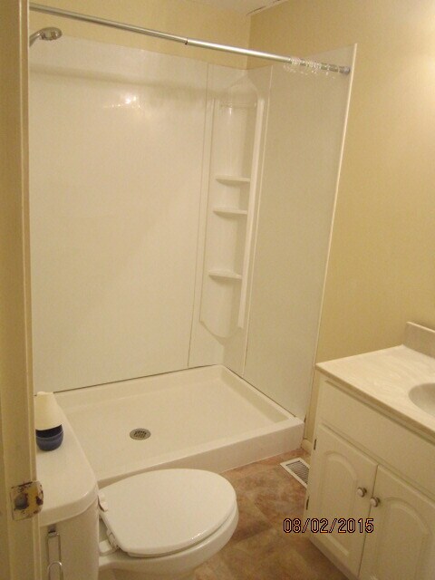 Bathroom 2 - 1100 Woodland St