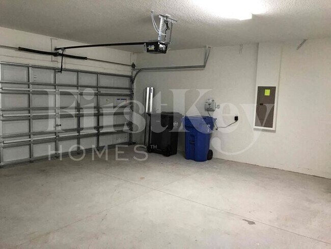 Building Photo - 9652 Sage Creek Dr