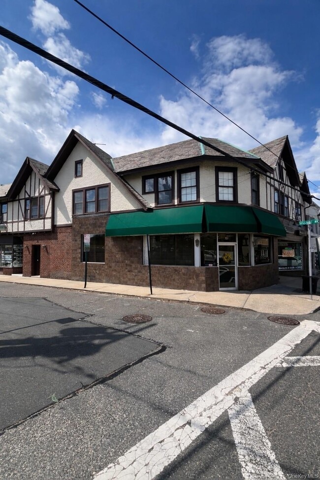 Building Photo - 3 Hillside Ave