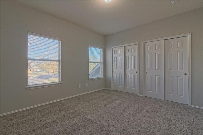 Building Photo - 1102 E 3rd St