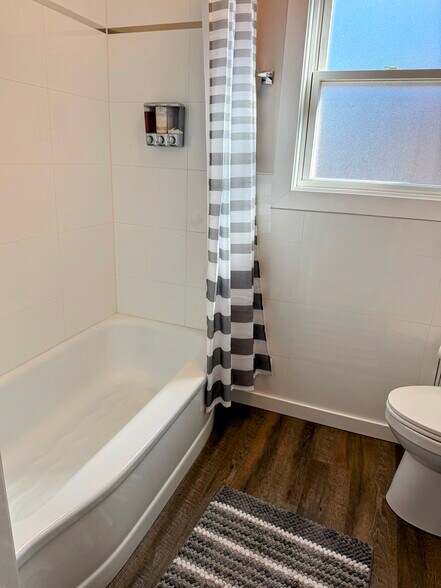Fully Finished 1 or 2 bd, parking, balcony - 9003 Bronx Ave