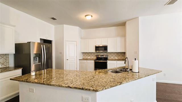 Building Photo - 3032 Lakefield Dr